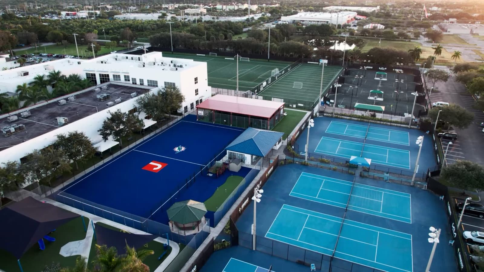 21 lighted courts — hard and Har-Tru clay